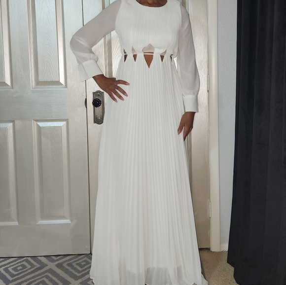 NEW White floor length pleated long sleeve cutout gown Size 8 - Picture 5 of 16